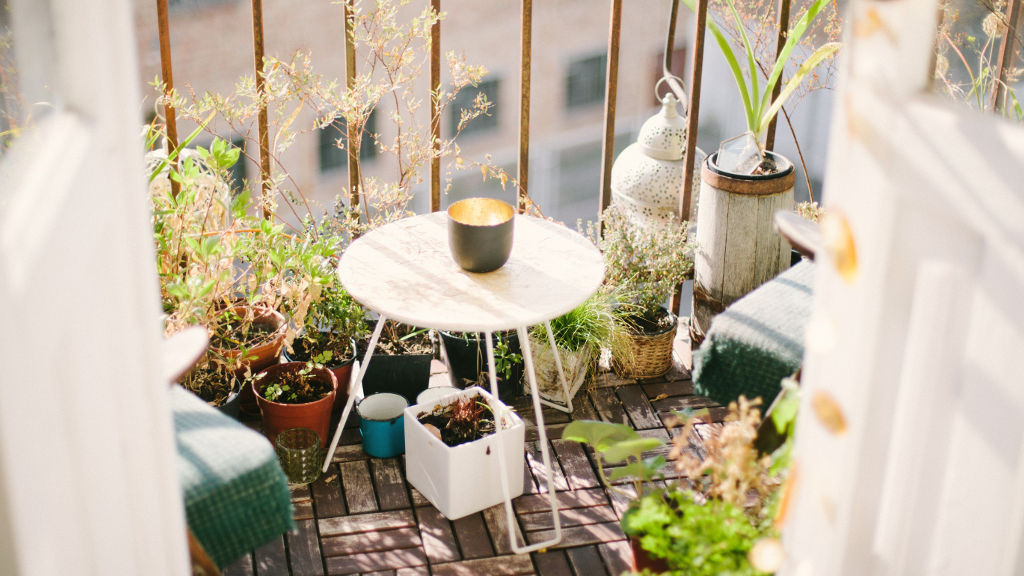 Wiosenne urządzanie balkonu w bloku – niedrogo, a efektownie!