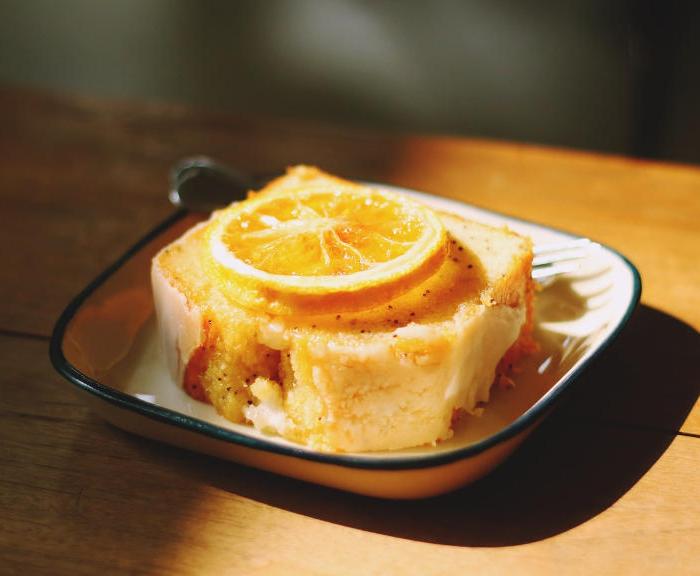 Babka cytrynowa na oleju – szybkie ciasto z żółtek